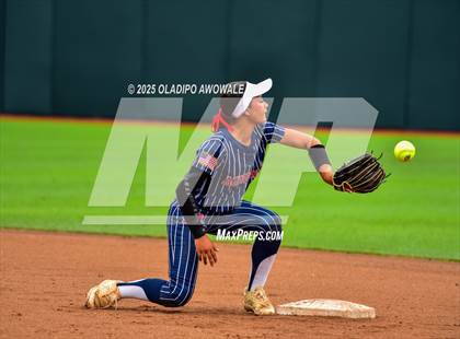 Thumbnail 3 in Aubrey vs. Robinson (UIL Softball 4A Div 2 Final) photogallery.