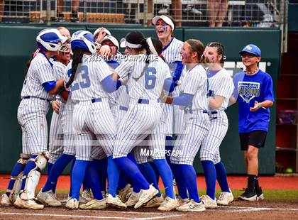Thumbnail 1 in Aubrey vs. Robinson (UIL Softball 4A Div 2 Final) photogallery.