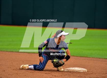 Thumbnail 1 in Aubrey vs. Robinson (UIL Softball 4A Div 2 Final) photogallery.