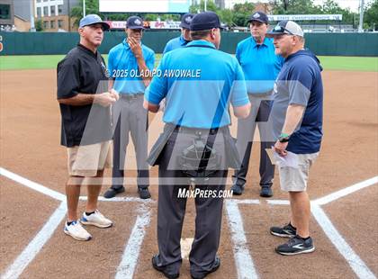 Thumbnail 1 in Aubrey vs. Robinson (UIL Softball 4A Div 2 Final) photogallery.