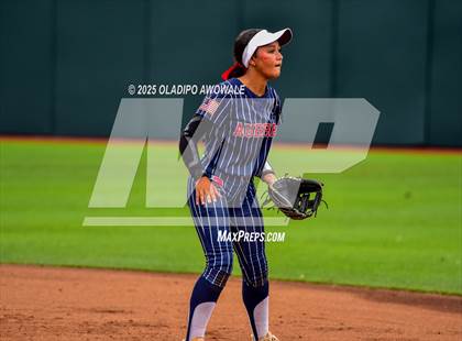 Thumbnail 2 in Aubrey vs. Robinson (UIL Softball 4A Div 2 Final) photogallery.