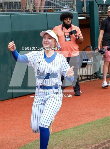 Thumbnail 3 in Aubrey vs. Robinson (UIL Softball 4A Div 2 Final) photogallery.