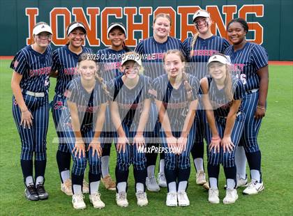 Thumbnail 1 in Aubrey vs. Robinson (UIL Softball 4A Div 2 Final) photogallery.