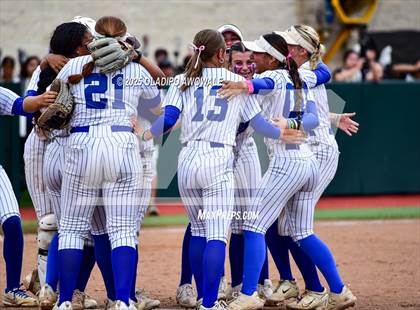 Thumbnail 2 in Aubrey vs. Robinson (UIL Softball 4A Div 2 Final) photogallery.