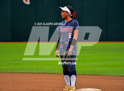 Thumbnail 1 in Aubrey vs. Robinson (UIL Softball 4A Div 2 Final) photogallery.