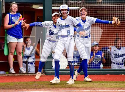 Thumbnail 3 in Aubrey vs. Robinson (UIL Softball 4A Div 2 Final) photogallery.