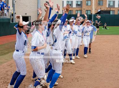 Thumbnail 1 in Aubrey vs. Robinson (UIL Softball 4A Div 2 Final) photogallery.
