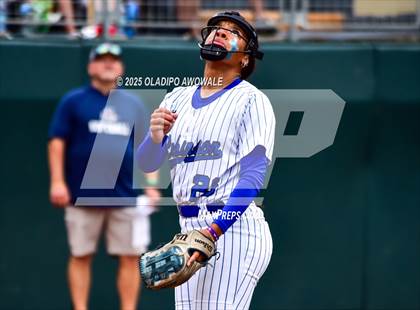 Thumbnail 1 in Aubrey vs. Robinson (UIL Softball 4A Div 2 Final) photogallery.