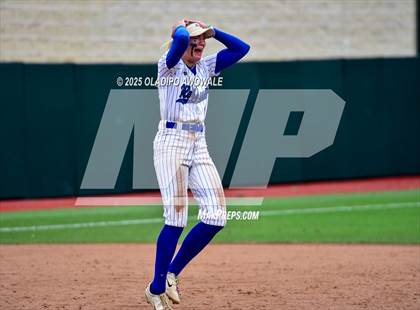Thumbnail 1 in Aubrey vs. Robinson (UIL Softball 4A Div 2 Final) photogallery.