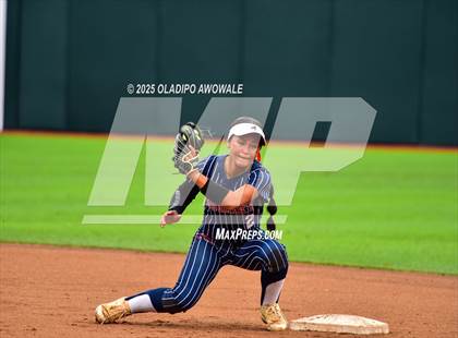 Thumbnail 3 in Aubrey vs. Robinson (UIL Softball 4A Div 2 Final) photogallery.