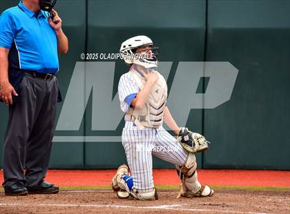Thumbnail 1 in Aubrey vs. Robinson (UIL Softball 4A Div 2 Final) photogallery.