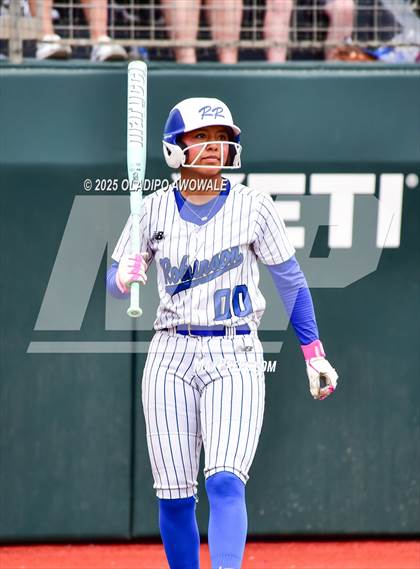 Thumbnail 2 in Aubrey vs. Robinson (UIL Softball 4A Div 2 Final) photogallery.