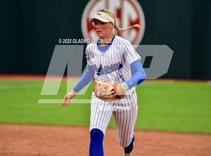 Thumbnail 1 in Aubrey vs. Robinson (UIL Softball 4A Div 2 Final) photogallery.