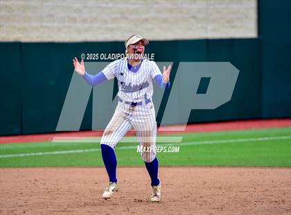 Thumbnail 1 in Aubrey vs. Robinson (UIL Softball 4A Div 2 Final) photogallery.