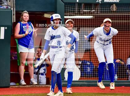 Thumbnail 2 in Aubrey vs. Robinson (UIL Softball 4A Div 2 Final) photogallery.