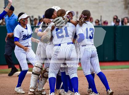 Thumbnail 3 in Aubrey vs. Robinson (UIL Softball 4A Div 2 Final) photogallery.