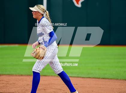 Thumbnail 1 in Aubrey vs. Robinson (UIL Softball 4A Div 2 Final) photogallery.