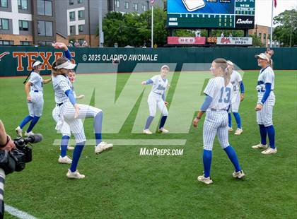 Thumbnail 2 in Aubrey vs. Robinson (UIL Softball 4A Div 2 Final) photogallery.