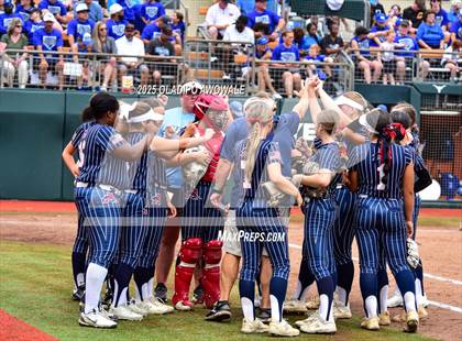 Thumbnail 1 in Aubrey vs. Robinson (UIL Softball 4A Div 2 Final) photogallery.