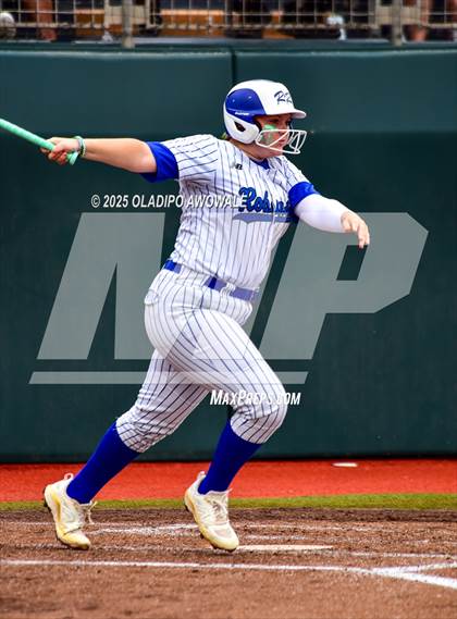 Thumbnail 1 in Aubrey vs. Robinson (UIL Softball 4A Div 2 Final) photogallery.
