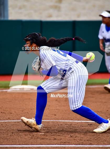Thumbnail 1 in Aubrey vs. Robinson (UIL Softball 4A Div 2 Final) photogallery.