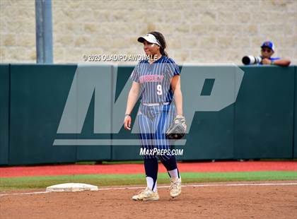 Thumbnail 2 in Aubrey vs. Robinson (UIL Softball 4A Div 2 Final) photogallery.