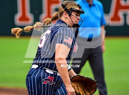 Thumbnail 3 in Aubrey vs. Robinson (UIL Softball 4A Div 2 Final) photogallery.