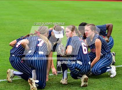 Thumbnail 1 in Aubrey vs. Robinson (UIL Softball 4A Div 2 Final) photogallery.