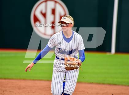 Thumbnail 3 in Aubrey vs. Robinson (UIL Softball 4A Div 2 Final) photogallery.