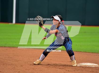 Thumbnail 2 in Aubrey vs. Robinson (UIL Softball 4A Div 2 Final) photogallery.