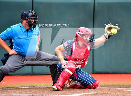 Thumbnail 3 in Aubrey vs. Robinson (UIL Softball 4A Div 2 Final) photogallery.