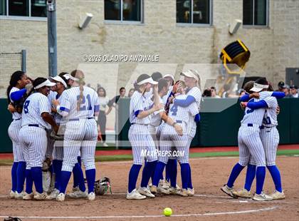 Thumbnail 1 in Aubrey vs. Robinson (UIL Softball 4A Div 2 Final) photogallery.