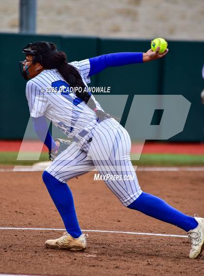 Thumbnail 2 in Aubrey vs. Robinson (UIL Softball 4A Div 2 Final) photogallery.