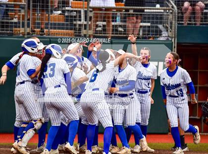 Thumbnail 3 in Aubrey vs. Robinson (UIL Softball 4A Div 2 Final) photogallery.