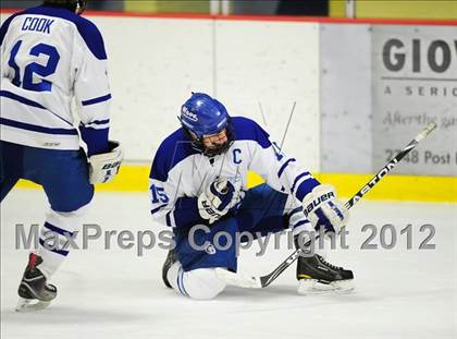 Thumbnail 2 in New Canaan vs. Darien (FCIAC Tier 1 Semifinal) photogallery.