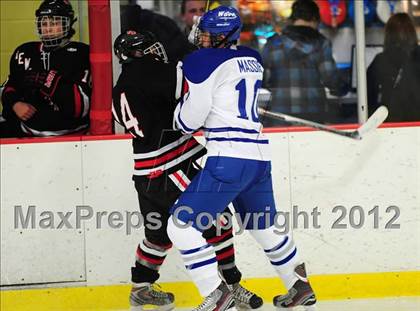 Thumbnail 1 in New Canaan vs. Darien (FCIAC Tier 1 Semifinal) photogallery.