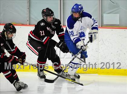 Thumbnail 3 in New Canaan vs. Darien (FCIAC Tier 1 Semifinal) photogallery.