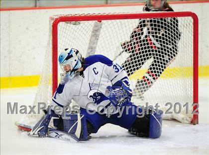 Thumbnail 3 in New Canaan vs. Darien (FCIAC Tier 1 Semifinal) photogallery.