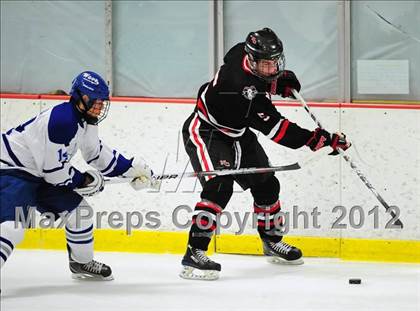 Thumbnail 1 in New Canaan vs. Darien (FCIAC Tier 1 Semifinal) photogallery.