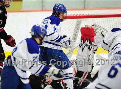 Thumbnail 2 in New Canaan vs. Darien (FCIAC Tier 1 Semifinal) photogallery.