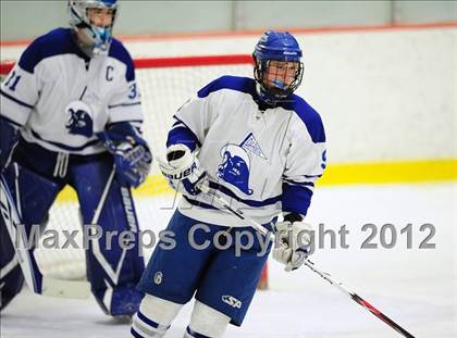 Thumbnail 2 in New Canaan vs. Darien (FCIAC Tier 1 Semifinal) photogallery.