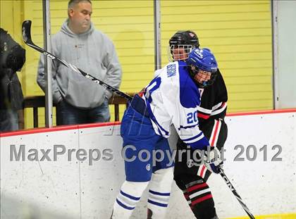 Thumbnail 2 in New Canaan vs. Darien (FCIAC Tier 1 Semifinal) photogallery.