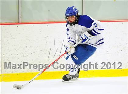 Thumbnail 3 in New Canaan vs. Darien (FCIAC Tier 1 Semifinal) photogallery.