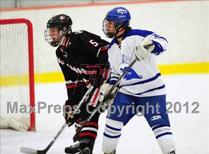 Thumbnail 3 in New Canaan vs. Darien (FCIAC Tier 1 Semifinal) photogallery.