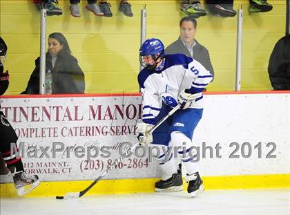 Thumbnail 3 in New Canaan vs. Darien (FCIAC Tier 1 Semifinal) photogallery.