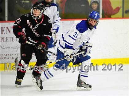 Thumbnail 2 in New Canaan vs. Darien (FCIAC Tier 1 Semifinal) photogallery.