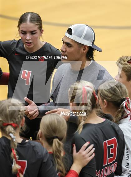 Thumbnail 2 in Madison vs Eagle (IHSAA 5A  Final Match 1) photogallery.
