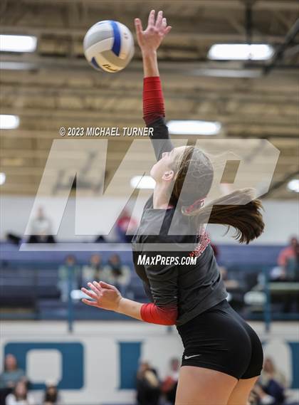 Thumbnail 2 in Madison vs Eagle (IHSAA 5A  Final Match 1) photogallery.