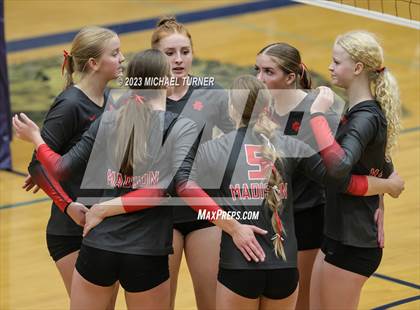 Thumbnail 2 in Madison vs Eagle (IHSAA 5A  Final Match 1) photogallery.