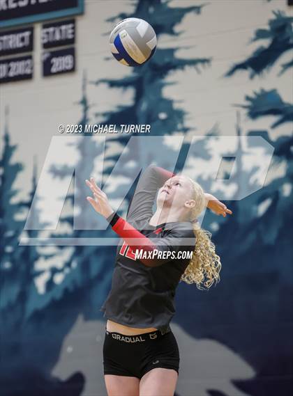 Thumbnail 3 in Madison vs Eagle (IHSAA 5A  Final Match 1) photogallery.